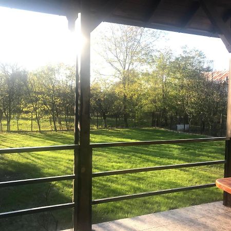 Green Nest Banesti ภายนอก รูปภาพ
