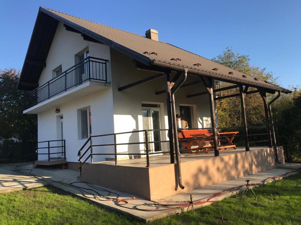 Green Nest Banesti ภายนอก รูปภาพ