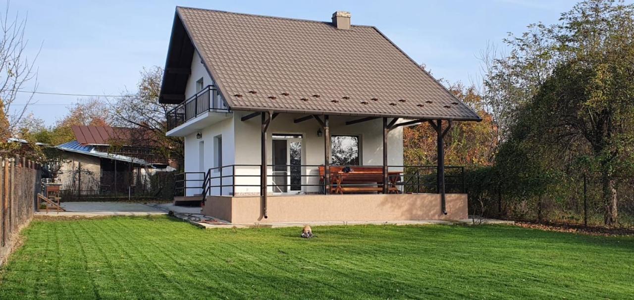 Green Nest Banesti ภายนอก รูปภาพ