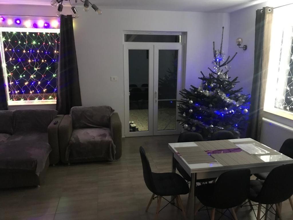 Green Nest Banesti ภายนอก รูปภาพ